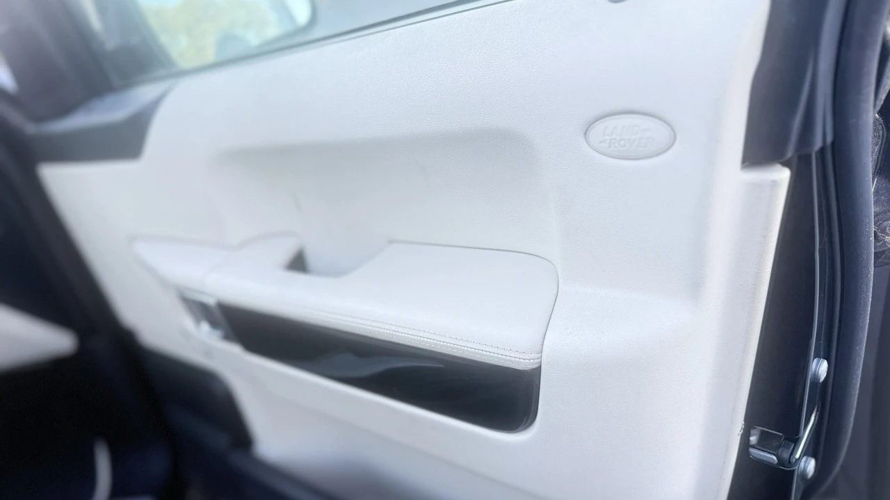 2011 Land Rover Range Rover L322 - Image 19 of 28