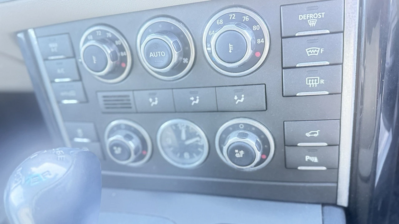 2011 Land Rover Range Rover L322 - Image 21 of 28