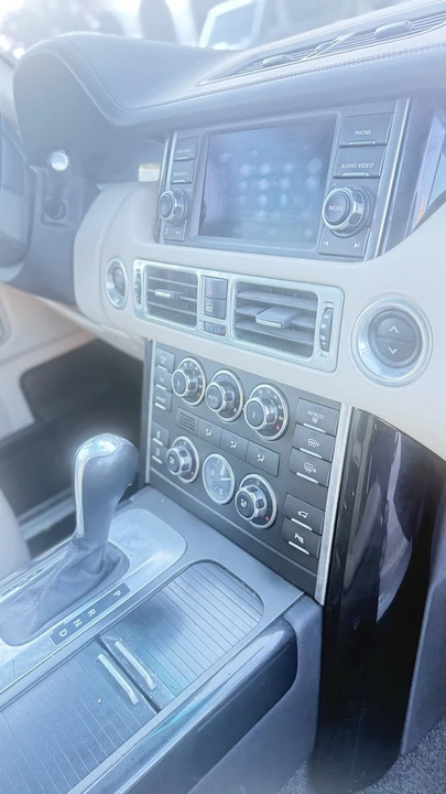 2011 Land Rover Range Rover L322 - Image 22 of 28
