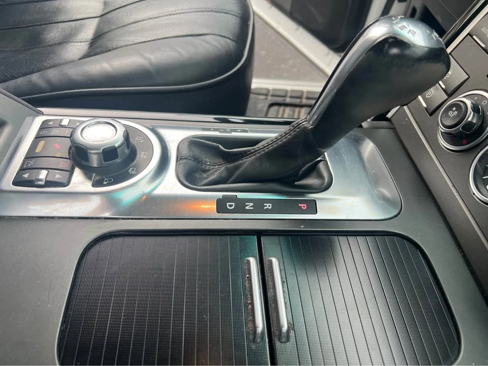 2011 Land Rover Range Rover L322 - Image 16 of 17