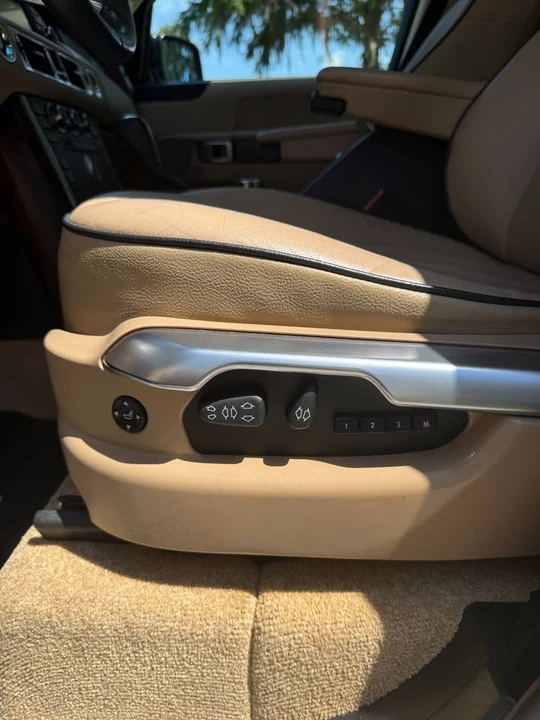 2011 Land Rover Range Rover L322 - Image 12 of 13
