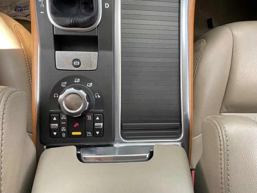 2011 Land Rover Range Rover L322 - Image 6 of 12