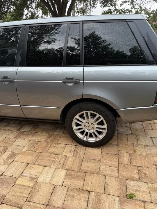 2011 Land Rover Range Rover L322 - Image 15 of 17