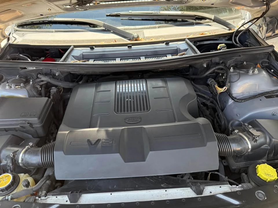 2011 Land Rover Range Rover L322 - Image 8 of 17