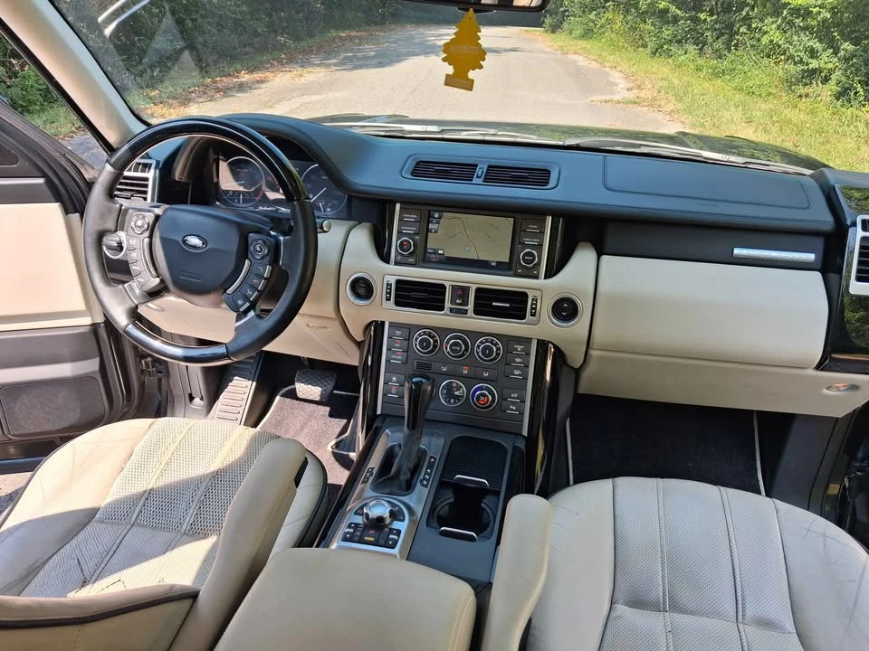 2011 Land Rover Range Rover L322 - Image 16 of 20