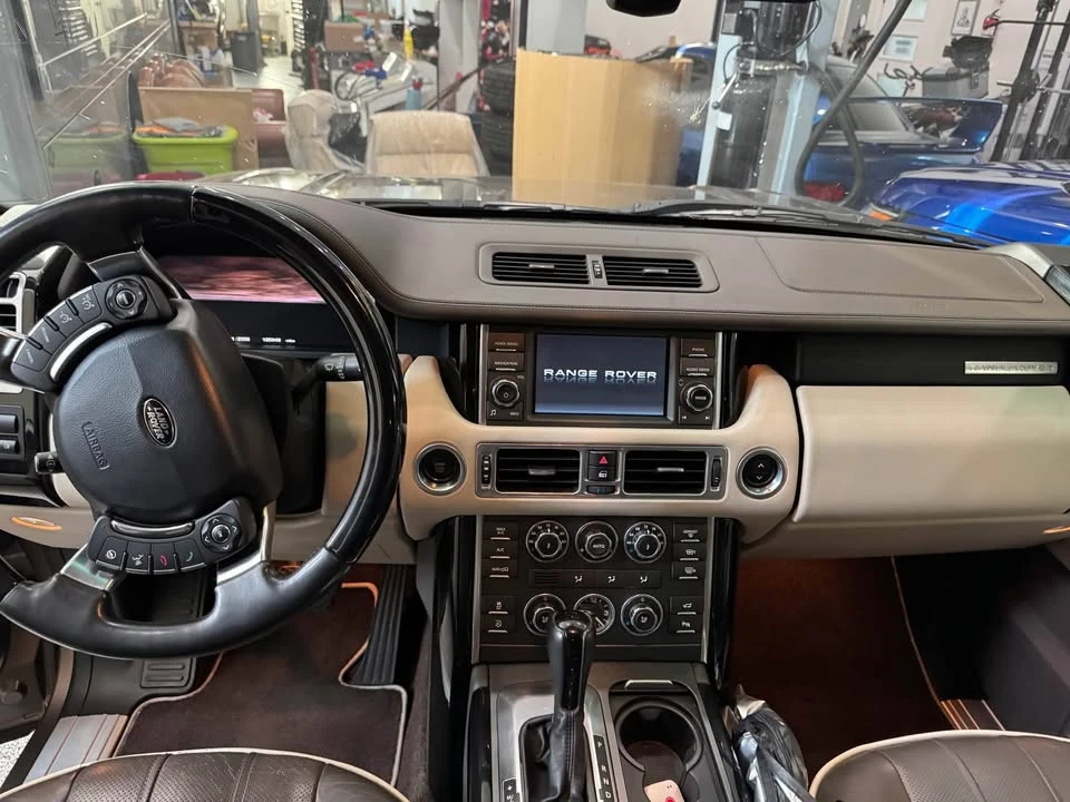 2011 Land Rover Range Rover L322 - Image 3 of 19