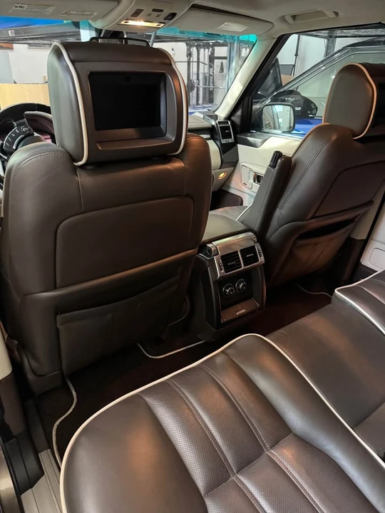 2011 Land Rover Range Rover L322 - Image 11 of 19