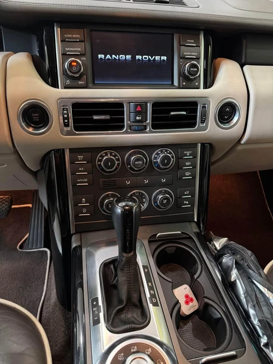 2011 Land Rover Range Rover L322 - Image 8 of 19