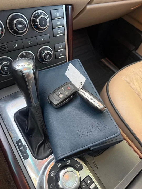 2011 Land Rover Range Rover L322 - Image 10 of 15