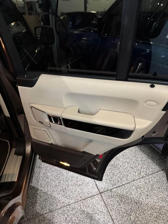 2011 Land Rover Range Rover L322 - Image 14 of 19