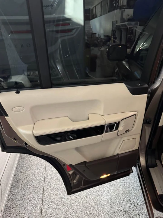 2011 Land Rover Range Rover L322 - Image 10 of 19