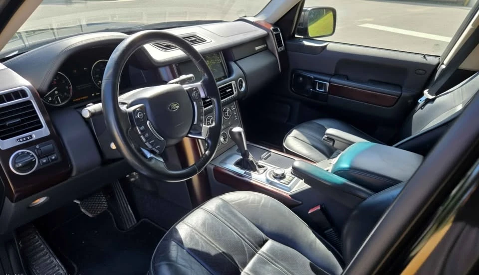 2011 Land Rover Range Rover L322 - Image 9 of 20