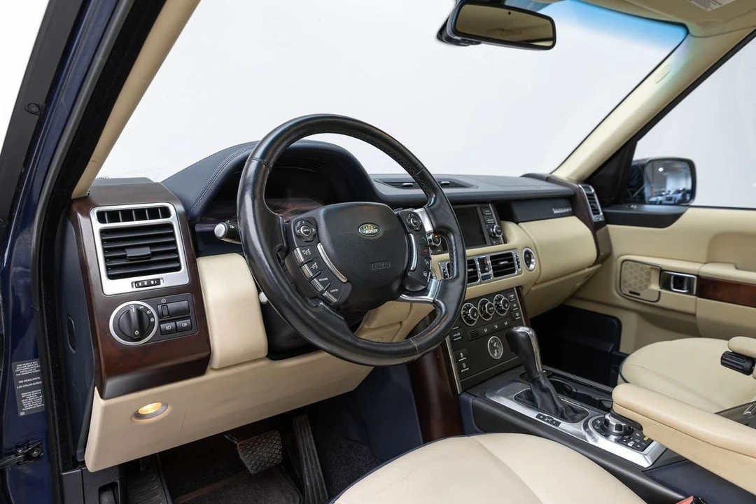 2011 Land Rover Range Rover L322 - Image 19 of 31
