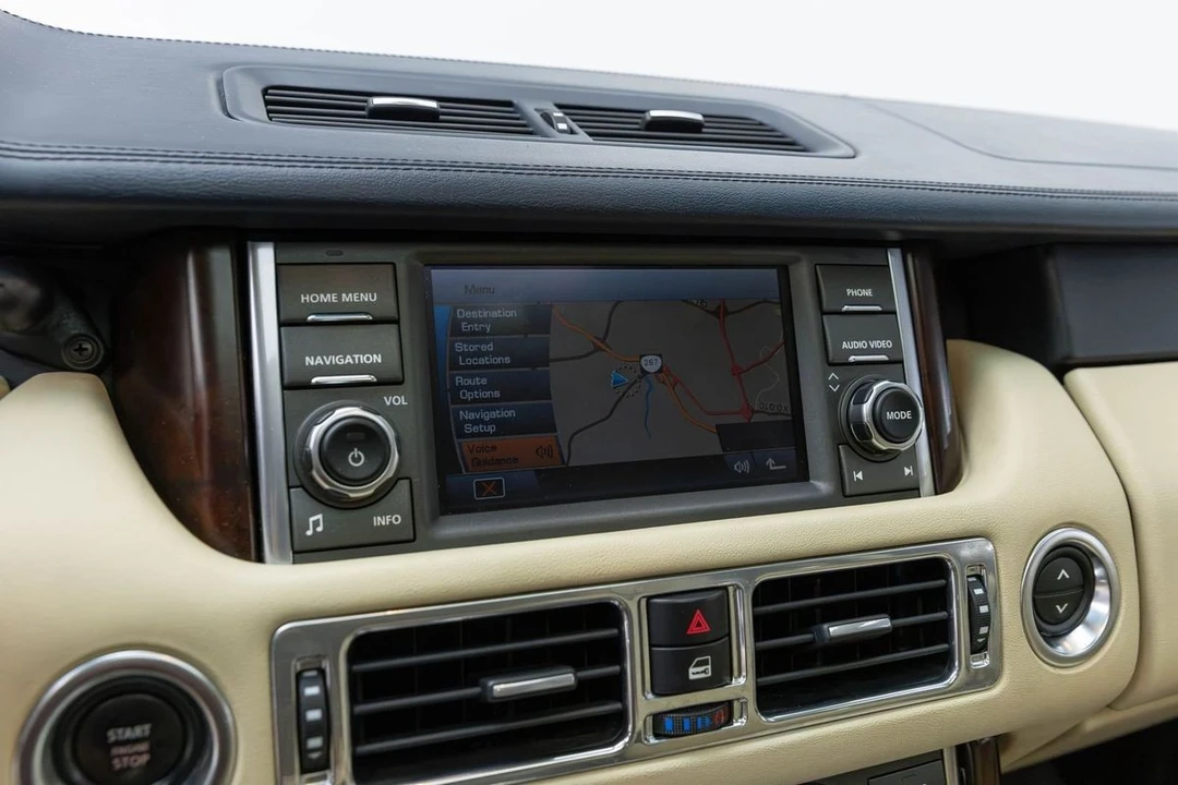 2011 Land Rover Range Rover L322 - Image 27 of 31