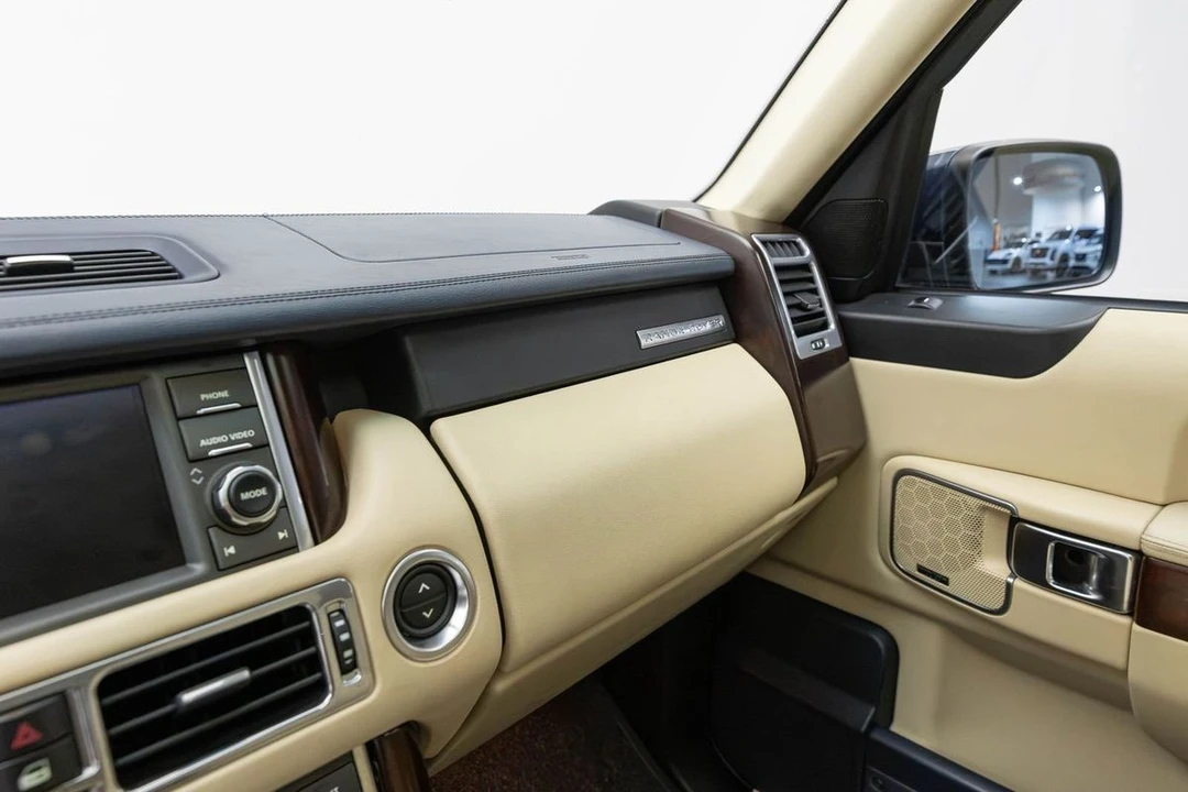 2011 Land Rover Range Rover L322 - Image 23 of 31