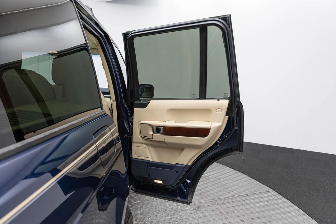 2011 Land Rover Range Rover L322 - Image 13 of 31