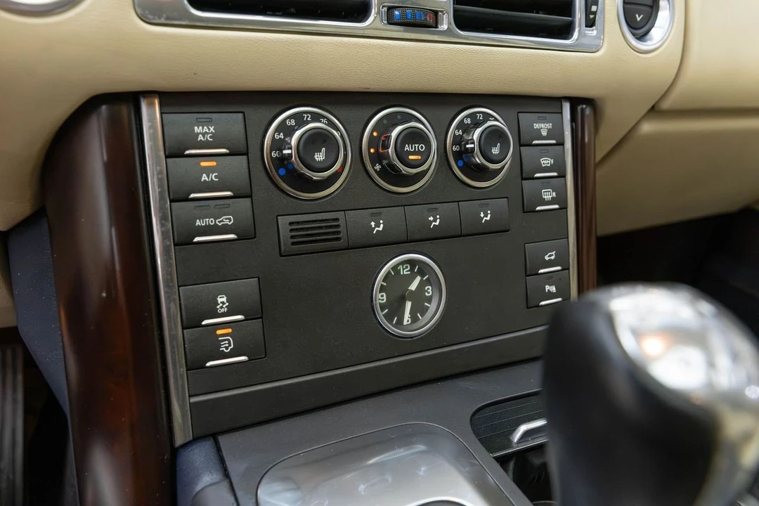 2011 Land Rover Range Rover L322 - Image 29 of 31