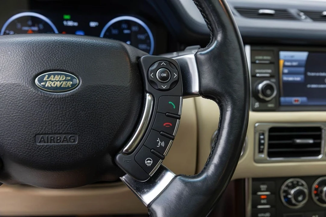 2011 Land Rover Range Rover L322 - Image 25 of 31