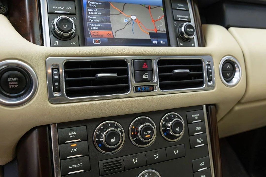 2011 Land Rover Range Rover L322 - Image 28 of 31