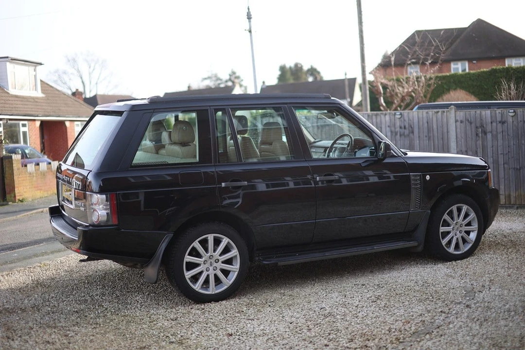 2011 Land Rover Range Rover L322 - Image 11 of 30