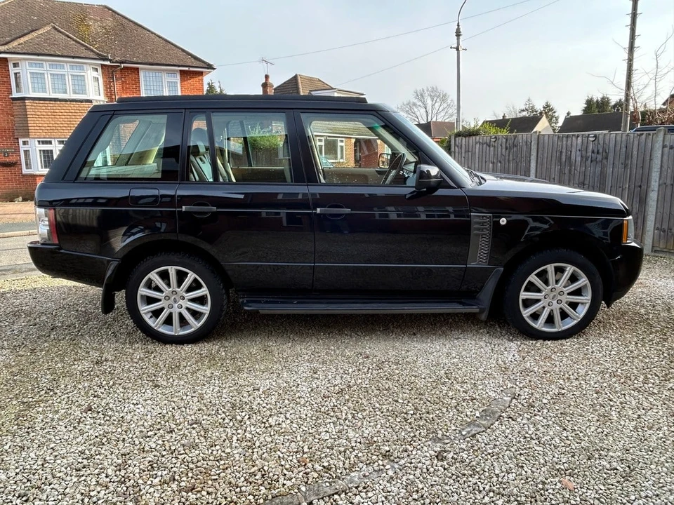 2011 Land Rover Range Rover L322 - Image 19 of 30