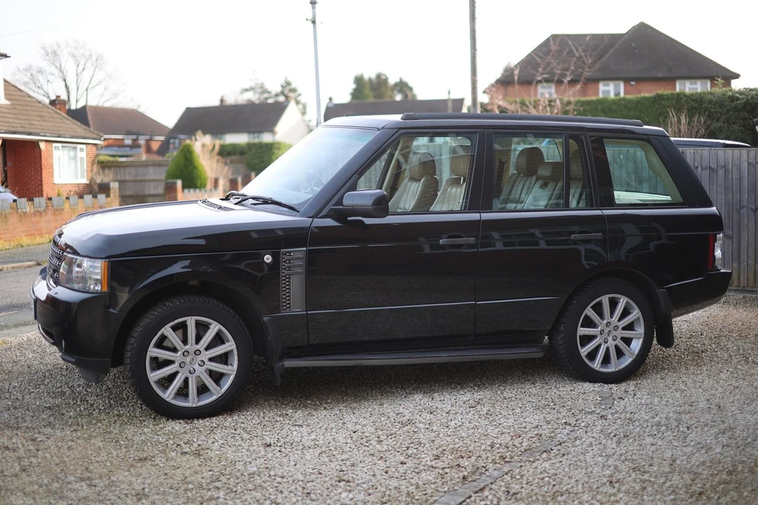 2011 Land Rover Range Rover L322 - Image 16 of 30