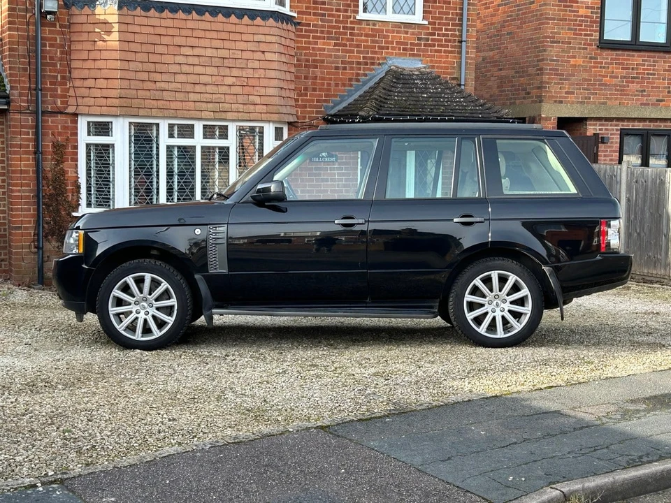2011 Land Rover Range Rover L322 - Image 23 of 30