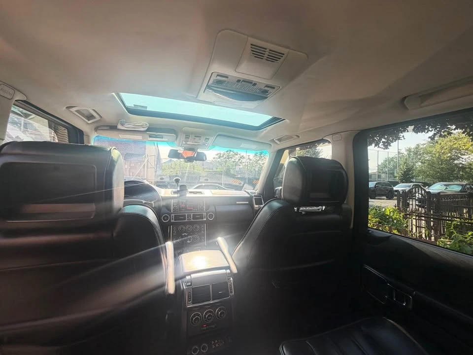 2011 Land Rover Range Rover L322 - Image 8 of 12