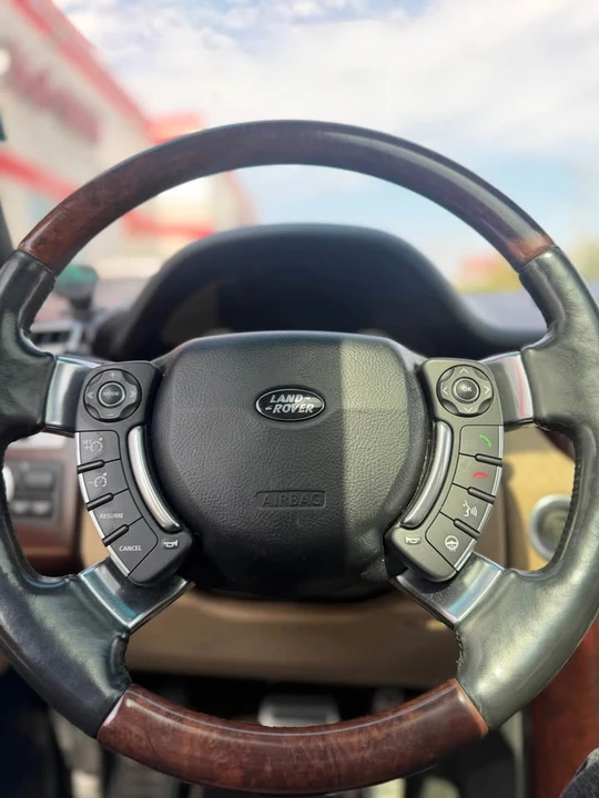 2011 Land Rover Range Rover L322 - Image 17 of 19
