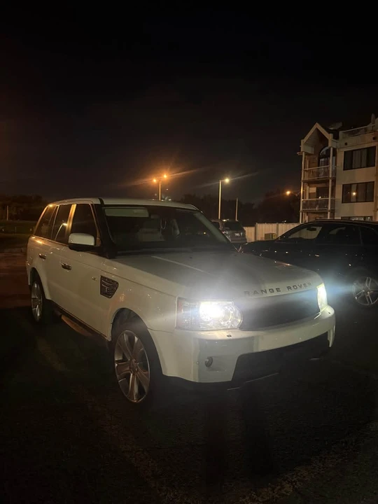 2011 Land Rover Range Rover L322 - Image 2 of 9
