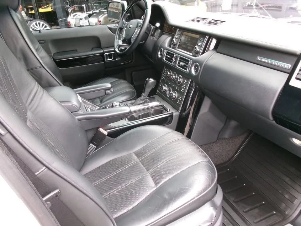 2011 Land Rover Range Rover L322 - Image 11 of 20