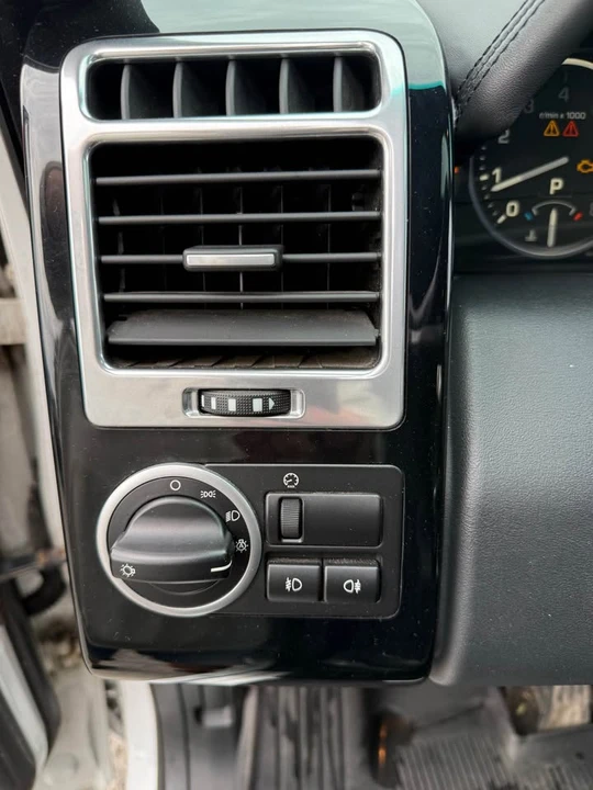 2011 Land Rover Range Rover L322 - Image 13 of 20
