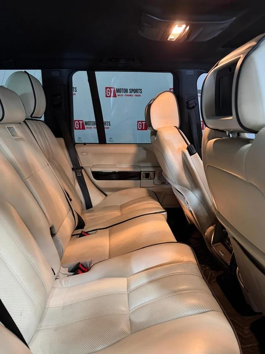 2011 Land Rover Range Rover L322 - Image 8 of 20