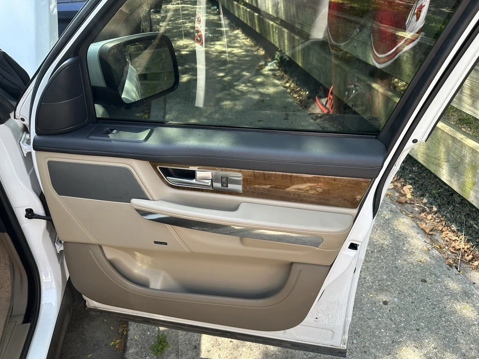 2011 Land Rover Range Rover L322 - Image 10 of 22