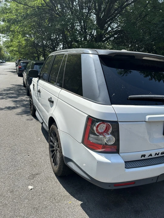 2011 Land Rover Range Rover L322 - Image 6 of 22