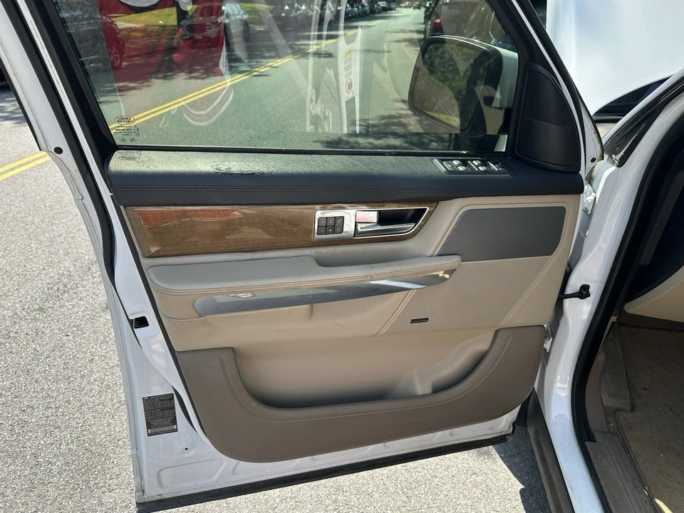 2011 Land Rover Range Rover L322 - Image 14 of 22