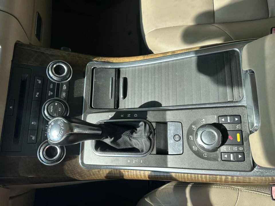 2011 Land Rover Range Rover L322 - Image 17 of 22