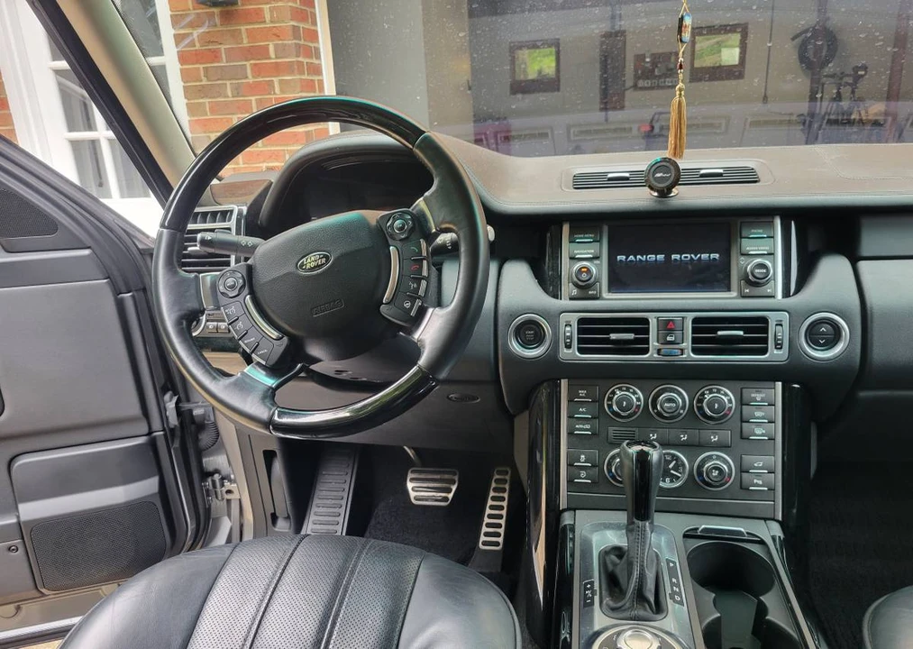 2011 Land Rover Range Rover L322 - Image 6 of 10