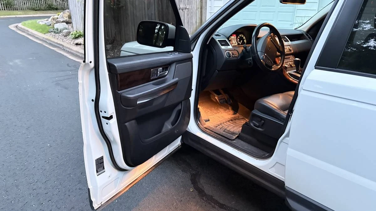 2011 Land Rover Range Rover L322 - Image 8 of 22