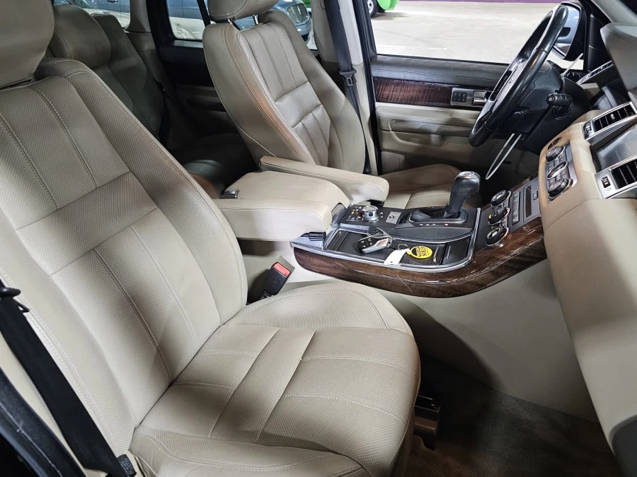 2011 Land Rover Range Rover L322 - Image 6 of 10