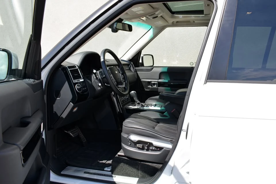 2011 Land Rover Range Rover L322 - Image 9 of 20