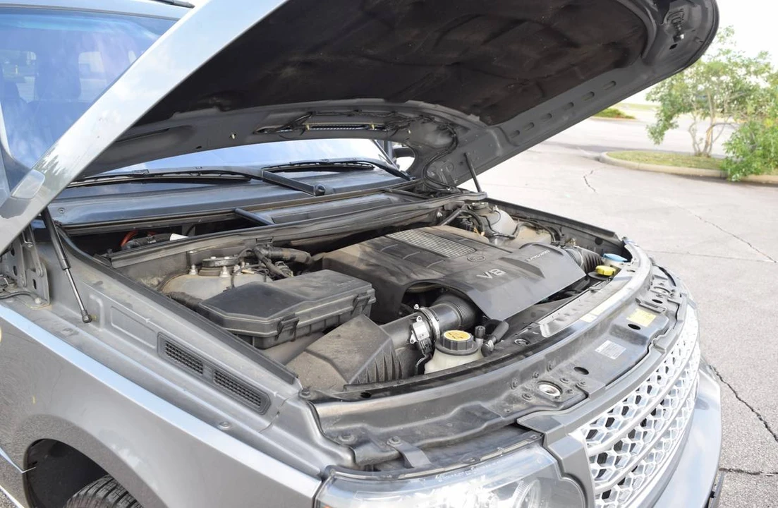 2011 Land Rover Range Rover L322 - Image 16 of 18
