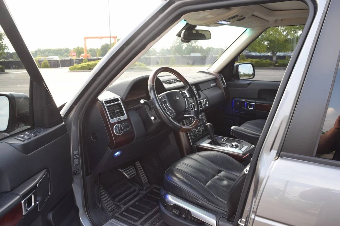 2011 Land Rover Range Rover L322 - Image 9 of 18