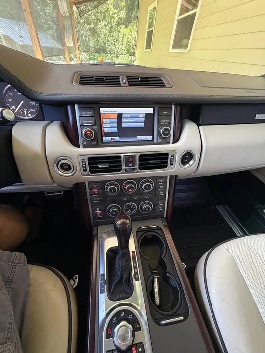 2011 Land Rover Range Rover L322 - Image 11 of 18