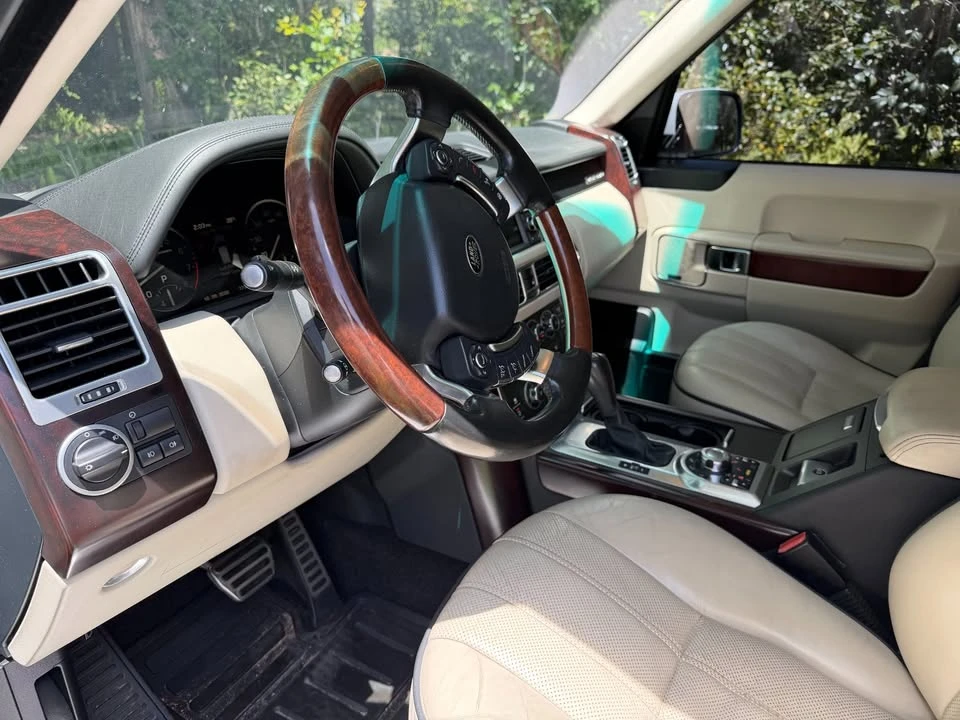 2011 Land Rover Range Rover L322 - Image 10 of 18