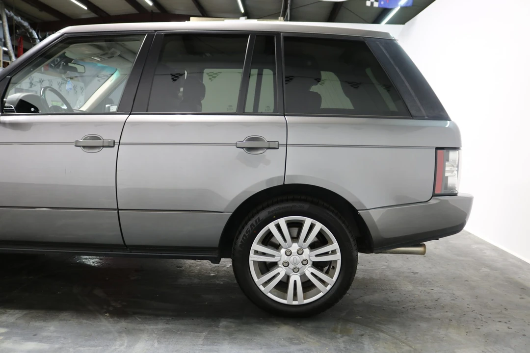 2011 Land Rover Range Rover L322 - Image 30 of 31