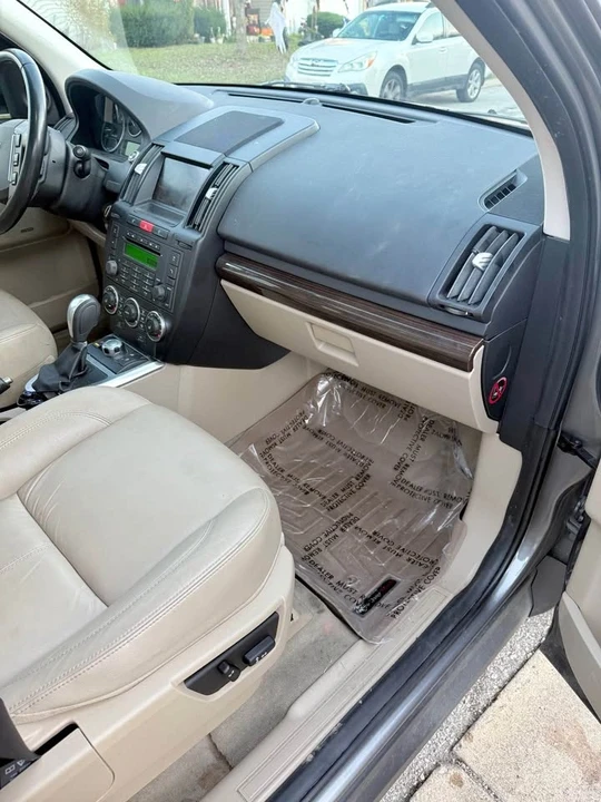 2011 Land Rover Freelander - Image 10 of 15