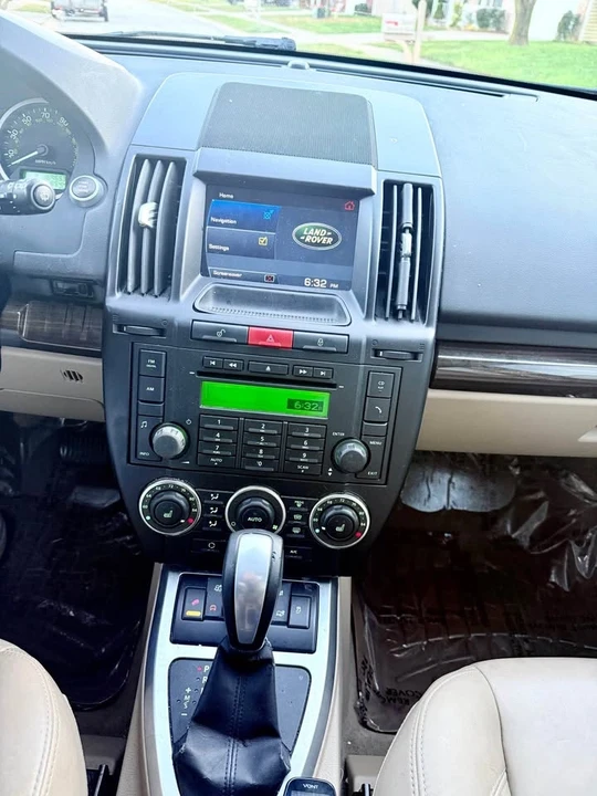 2011 Land Rover Freelander - Image 13 of 15