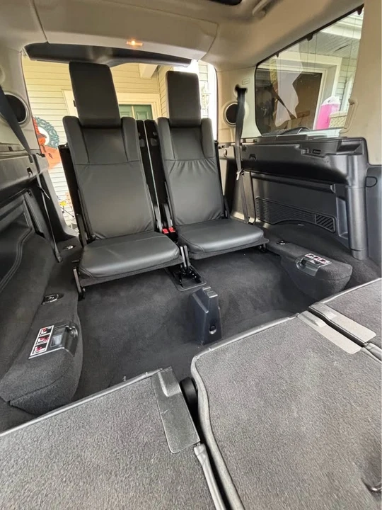 2011 Land Rover Discovery 4th Gen - Image 8 of 9