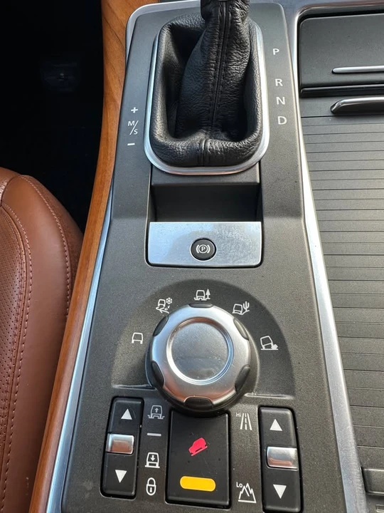 2011 Land Rover Range Rover L322 - Image 13 of 17